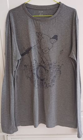 T-shirt gris, manches longues, taille S