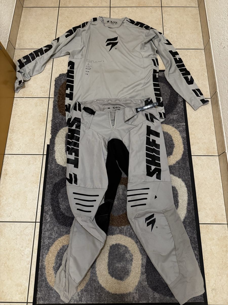 Lotti di vestiti: Vêtements motocross Shift  – Usato da Fleurier venduto da ASD2114