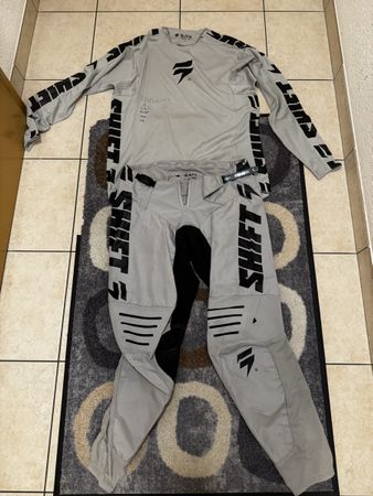 Vêtements motocross Shift 