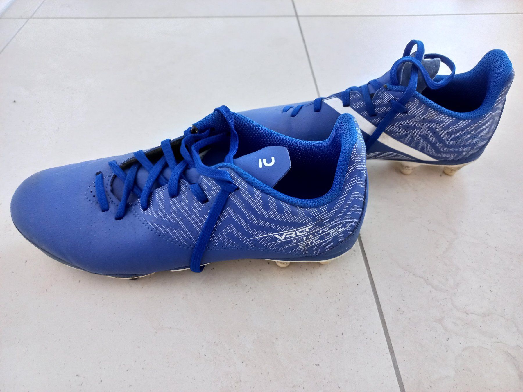 Decathlon Scarpe da uomo: Chaussures de foot 37 – Nuovo (secondo la descrizione) da Biel/Bienne venduto da Pipsi79