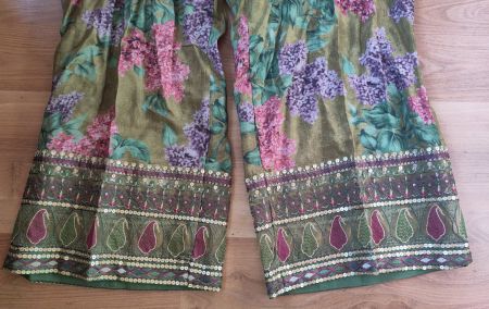 Sommerhose mit Blumenmuster von Ethnc, Gr. S, neu