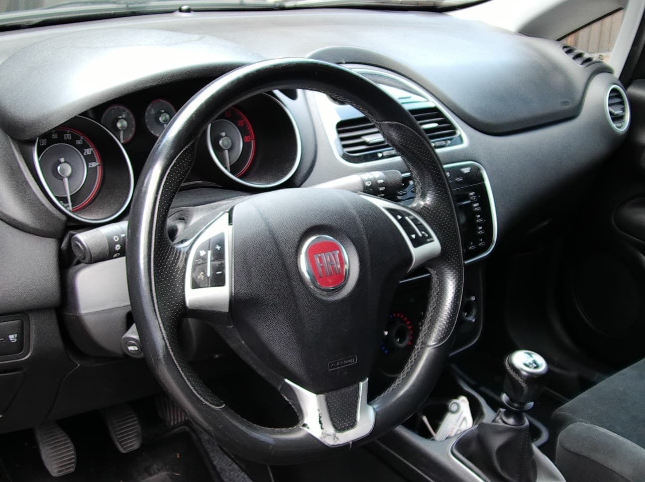 Fiat Automobili: Fiat Punto 1.2 8 V Schwarz – Usato da Dübendorf venduto da cricio 3
