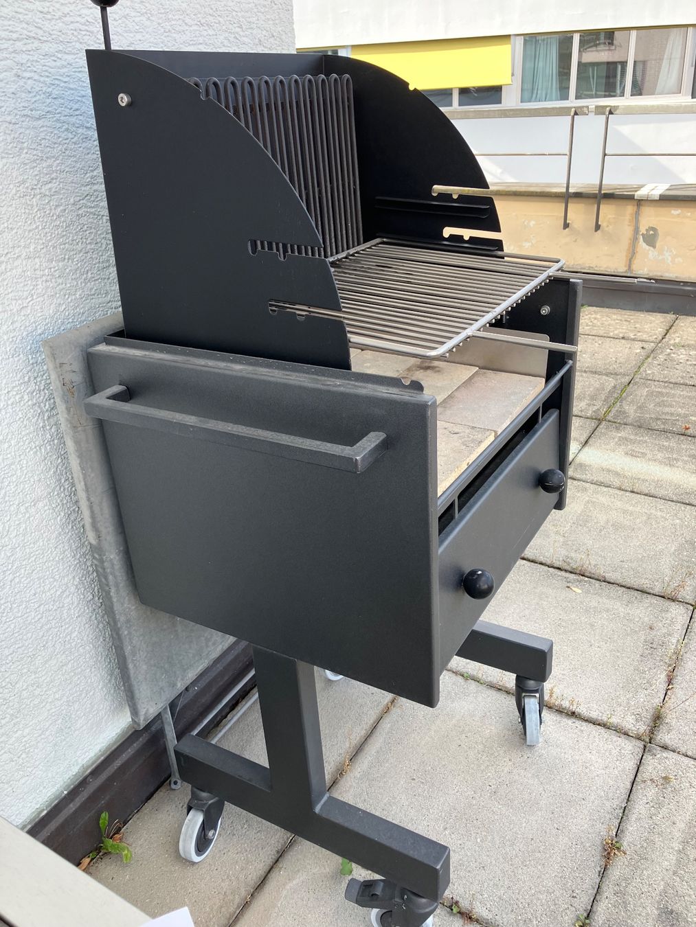 Grills: Holzkohle-Grill mit  Schamottsteinen – Gebraucht aus Winterthur von Seepferdchen63 4