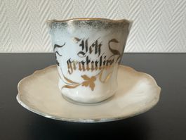 antike Porzellan-Tasse mit Unterteller "Ich gratuliere"