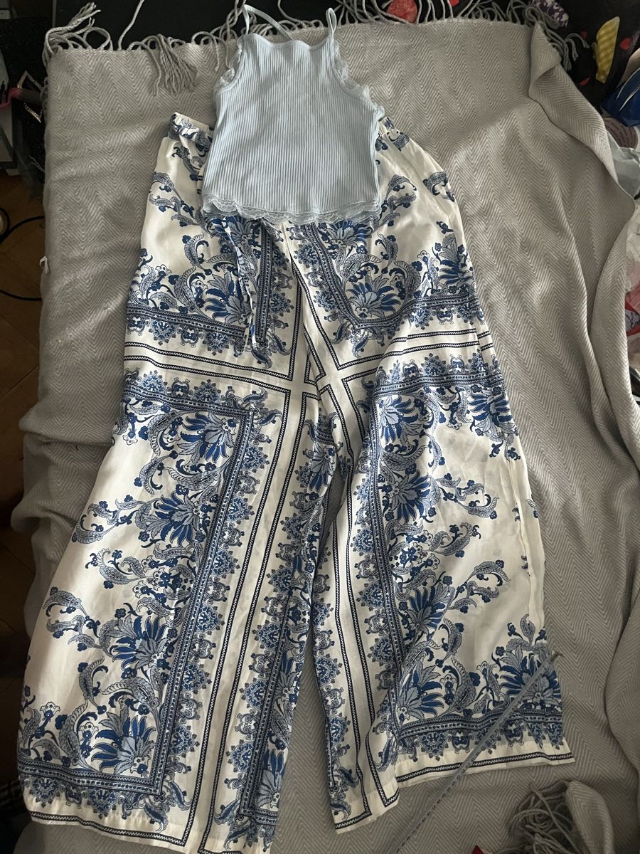 Kleiderpakete: Blau/Weiss Muster weid Hose mit Top  – Neu (gemäss Beschreibung) aus Olten von sae_82z2