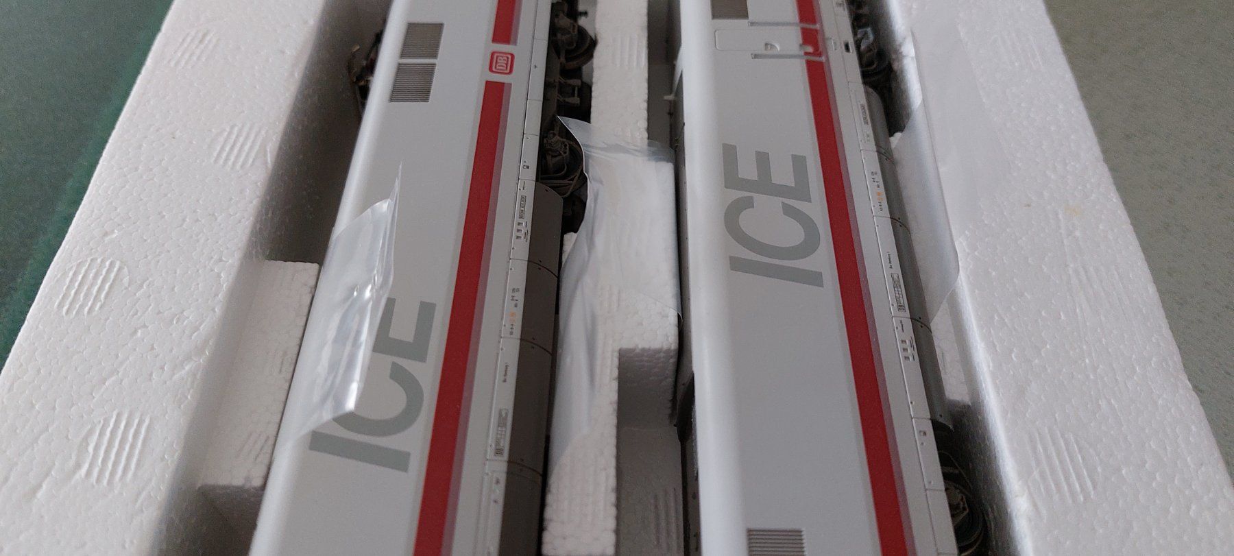 Fleischmann Modellini di ferrovie: Fleischmann 4440 - ICE 1 InterCityExpress DB - "3" – Usato da Rotkreuz venduto da MOBAHN-1zu87 4