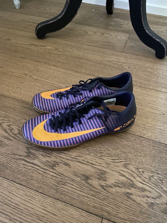 Schöne Hallenschuhe von Nike (Grösse