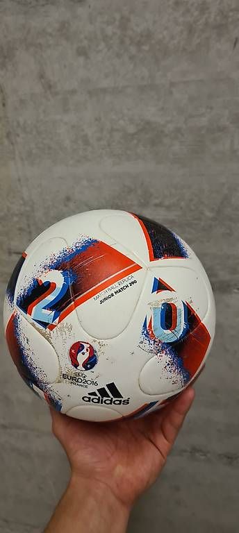 Ballons: Ballon de foot – D'occasion à Monthey par and_c5w8