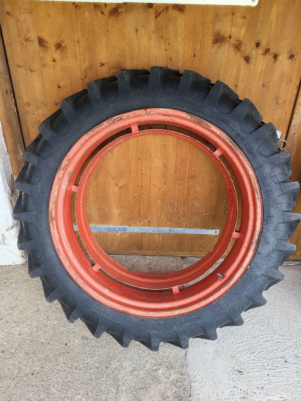 Pneus & Roues: Doppelrad Traktor 9.5R36 – D'occasion à Höfen b. Thun par Super75 1