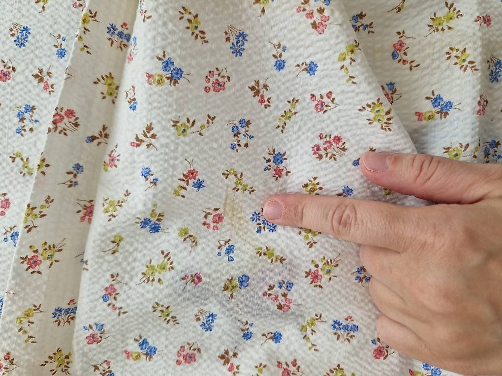 Tessuti: Sommerlicher Stoffrest mit Blumenmuster DDR Vintage – Usato da Erlinsbach SO venduto da ULIKH 3