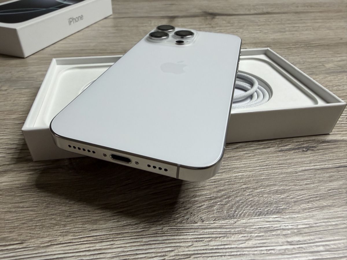 Apple Telefoni cellulari / Smartphones: iPhone 16 Pro Max 256GB White Titanium – Usato da Benglen venduto da bmwgt 1