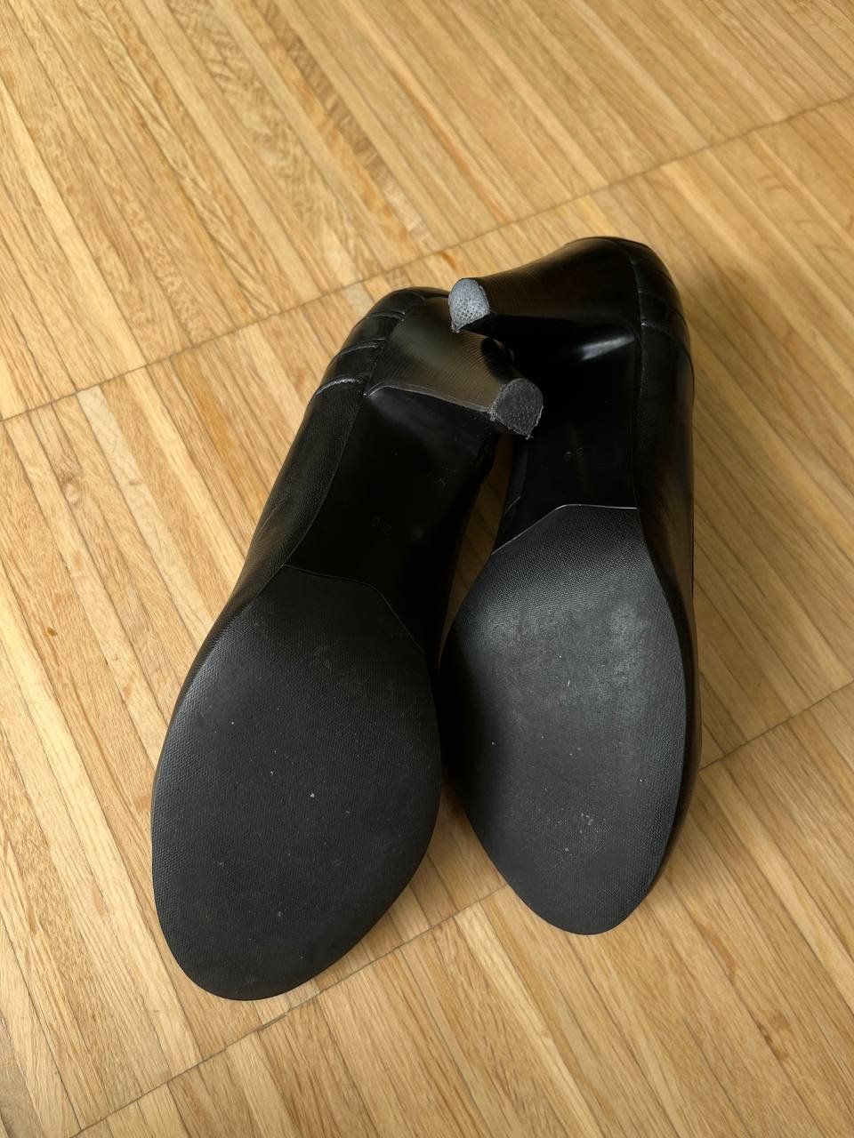 Scarpe da donna: Schwarze Leder Pumps, Grösse 39 – Usato da Schlieren venduto da con_hdp9 6