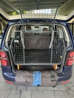 Massgefertigte Hundebox für VW Touran