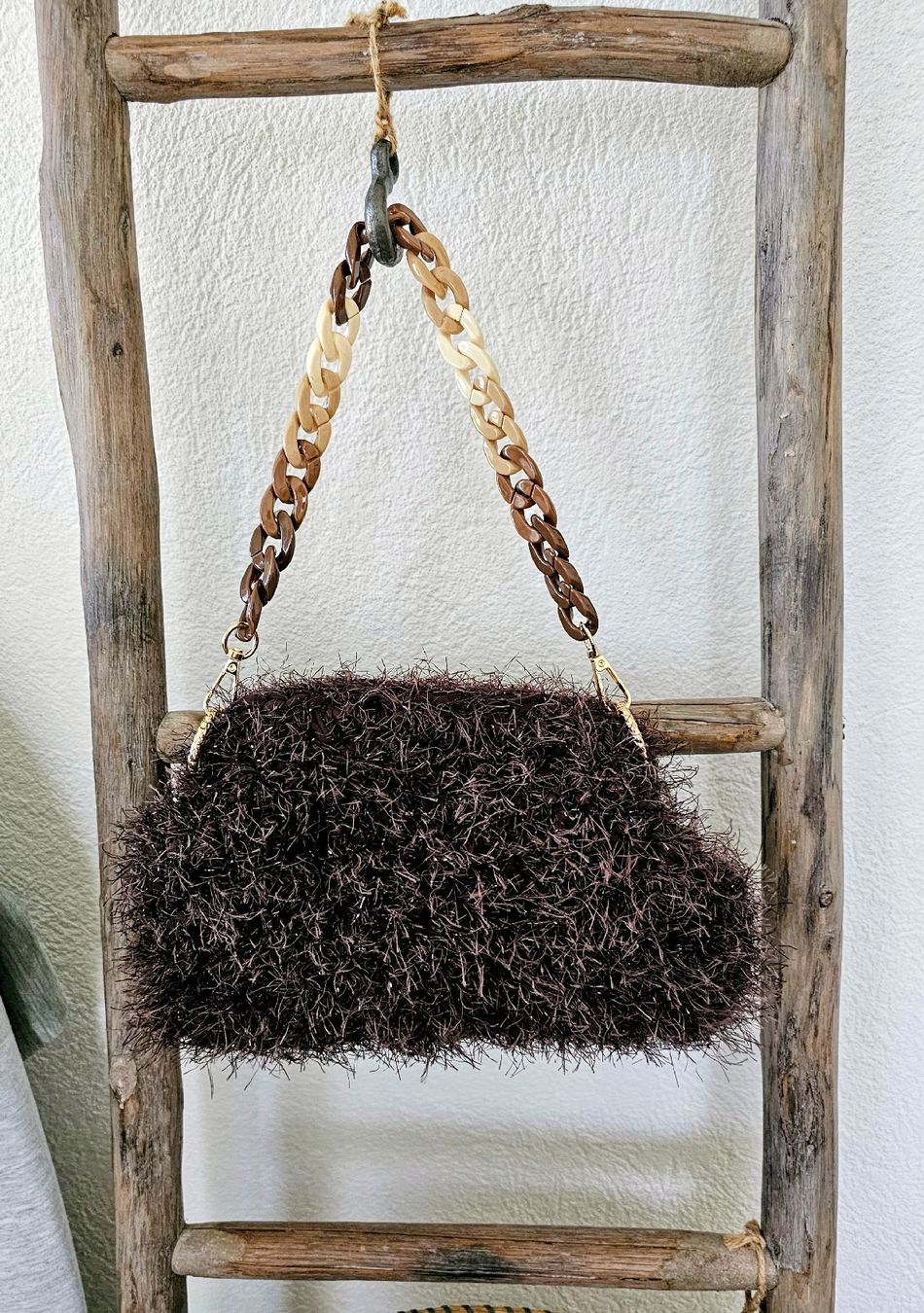 Taschen für Damen: brauner strubbliger Clutch trendy und einzigartig – Neu und originalverpackt aus Fehraltorf von lisam16 2