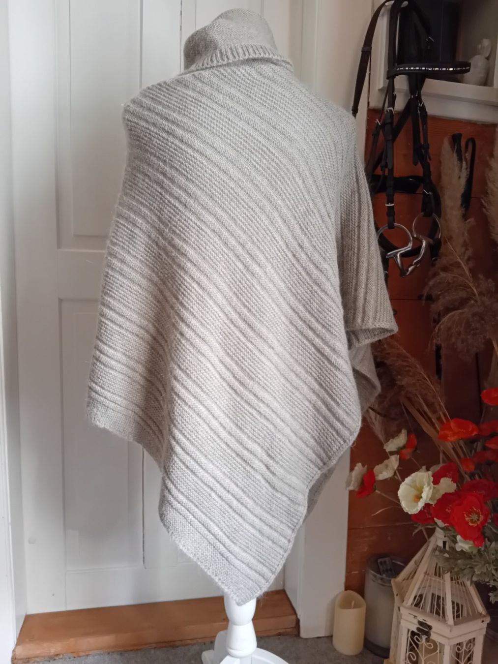 Esprit Autres vêtements femmes: Damenponcho,Wolle, Esprit – D'occasion à Rüthi (Rheintal) par titlis07 1