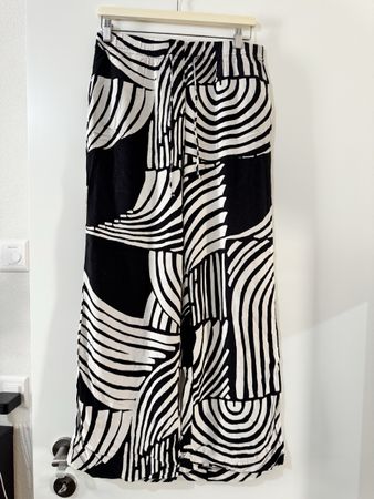 Pantalon H&M motif noir et blanc taille M bon état