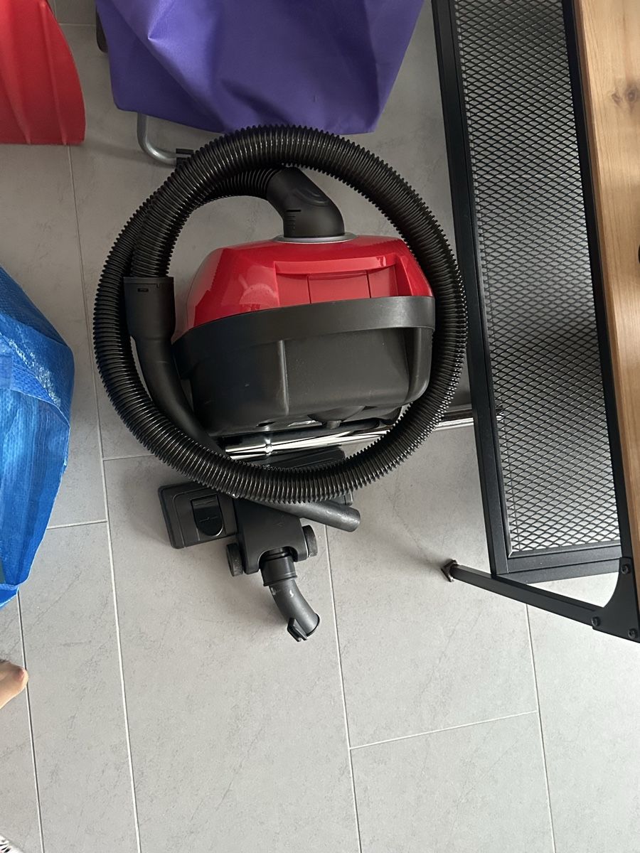 Staubsauger & Zubehör: Vacuum – Gebraucht aus Zürich von nat_t6g9