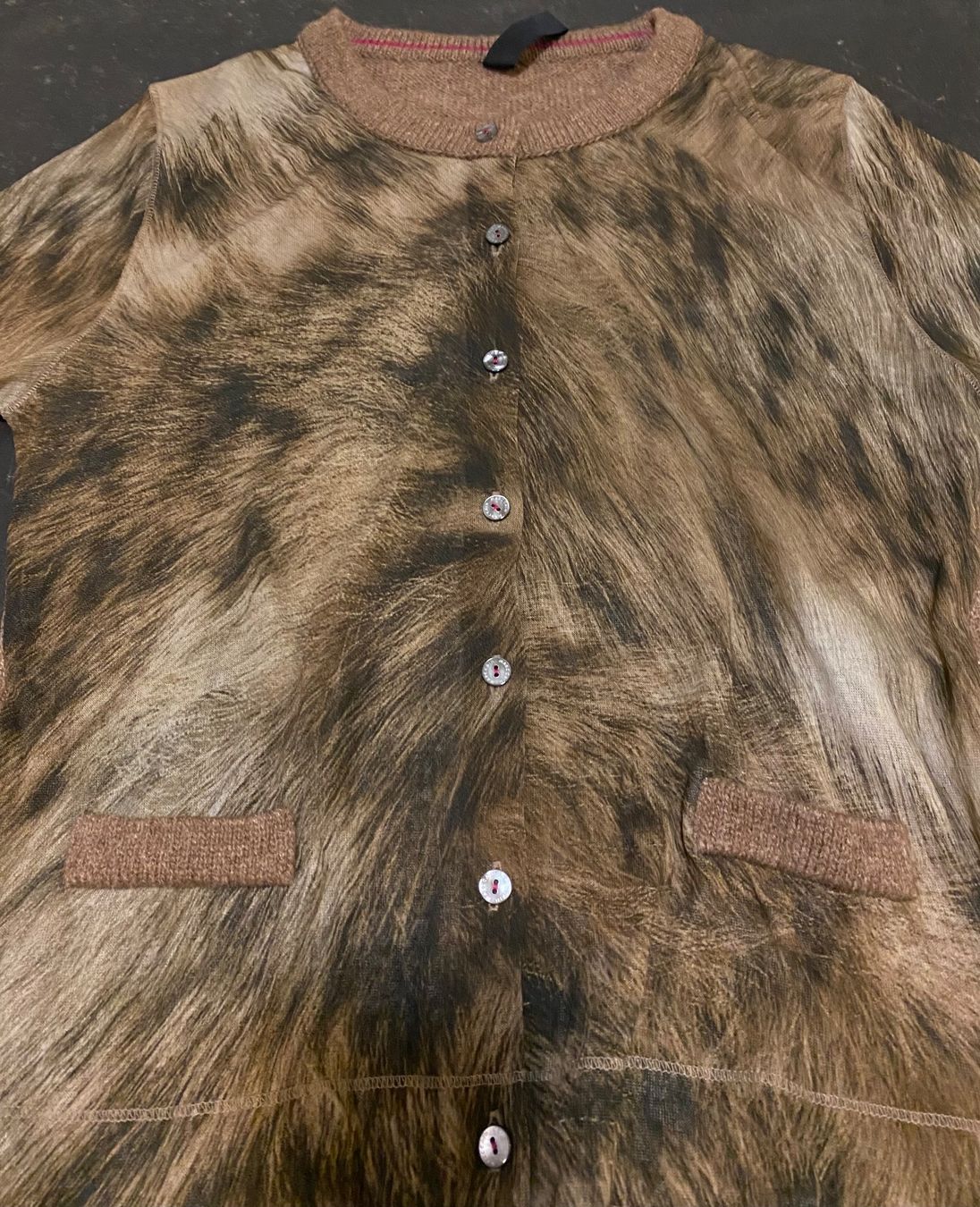 Marc Cain Giacche: Strickjacke Marc Cain mit Muster M – Nuovo (secondo la descrizione) da Chur venduto da simhofstr 1