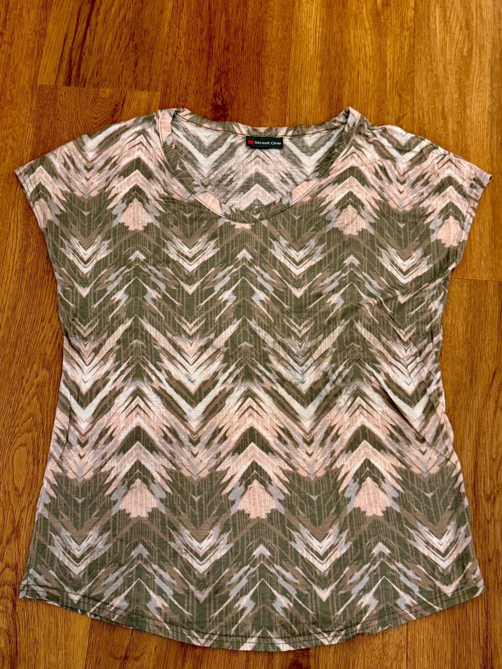 T-shirts: Basic Shirt Street One Gr. 36 – D'occasion à Rothrist par Fondgruebe
