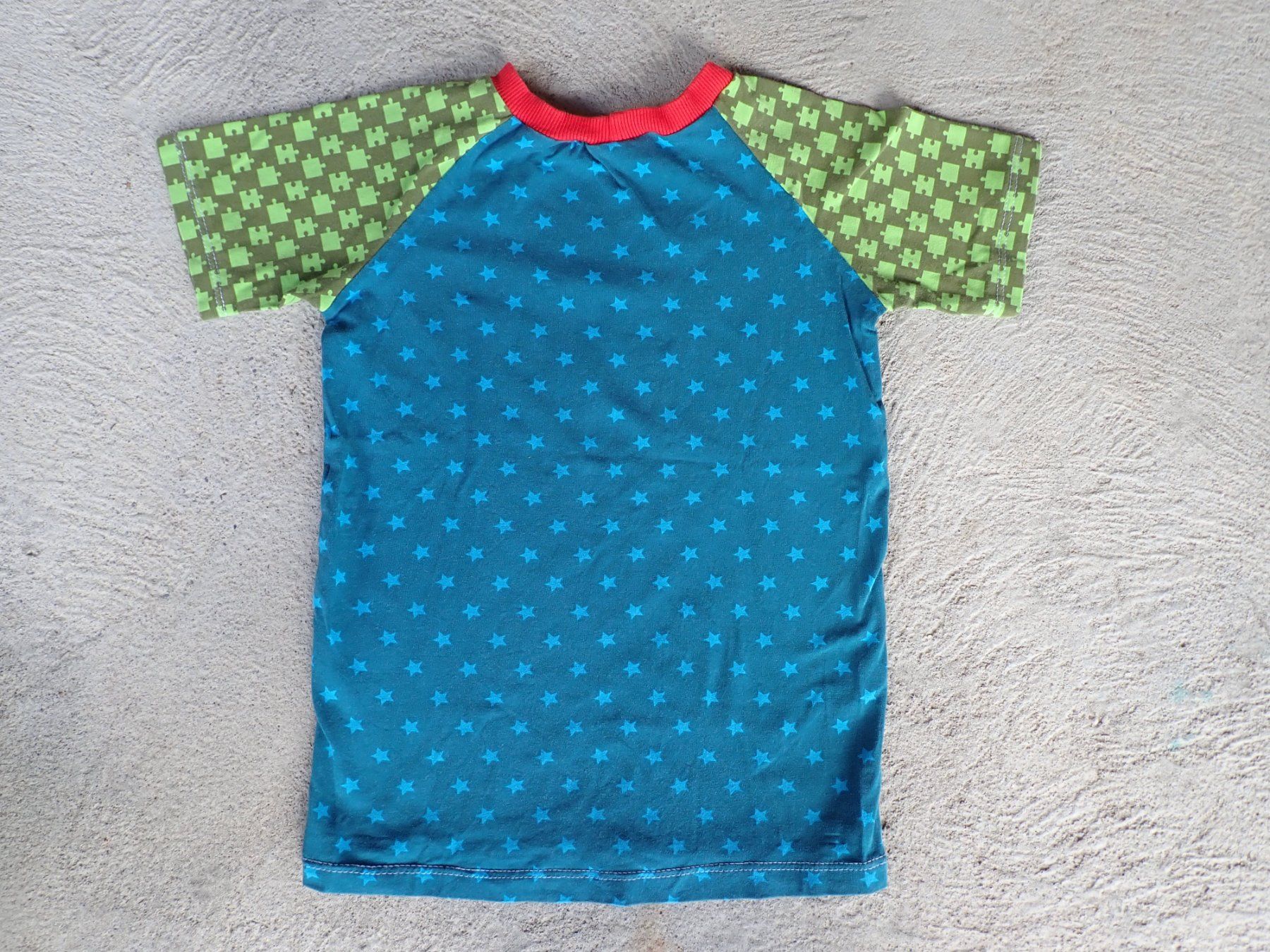 Camicie, T-shirt & Polo: Buntes T-Shirt 134 – Usato da Langnau i. E. venduto da chebsli 1