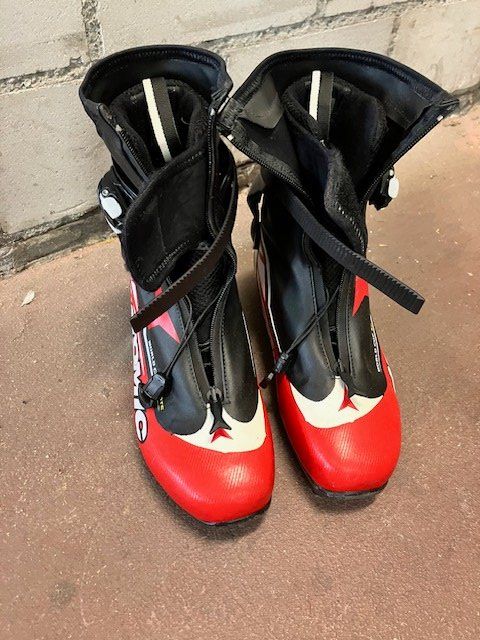 Atomic Sci: Skating Langlauf Skis Atomic World Cup mit Schuhen – Usato da Burgdorf venduto da fel_2p2n 1
