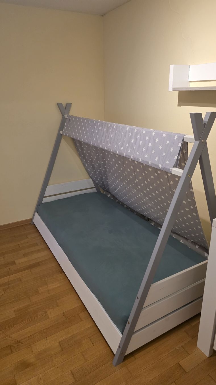 Betten: Kinderzimmer Möbel Set: Tipibett, Kommode, Regal, Wandboard – Gebraucht aus Bronschhofen von Tvboss0 4