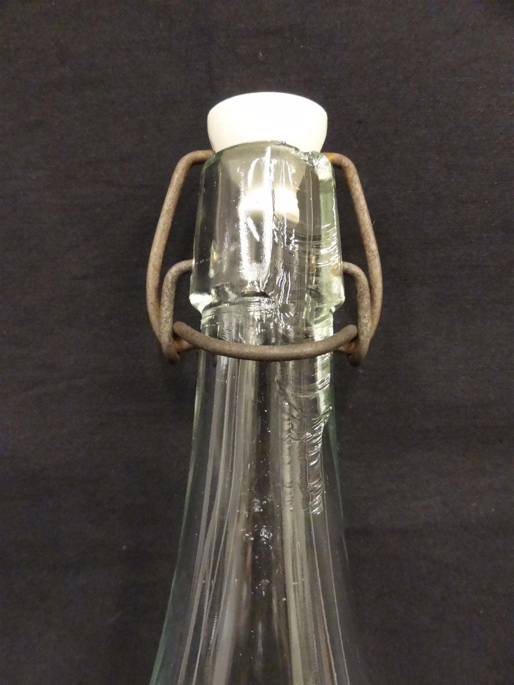 Bicchieri, Caraffe & Bottiglie: alte Flasche HENNIEZ SANTÉ – Usato da Kerzers venduto da Flaschenposten 9