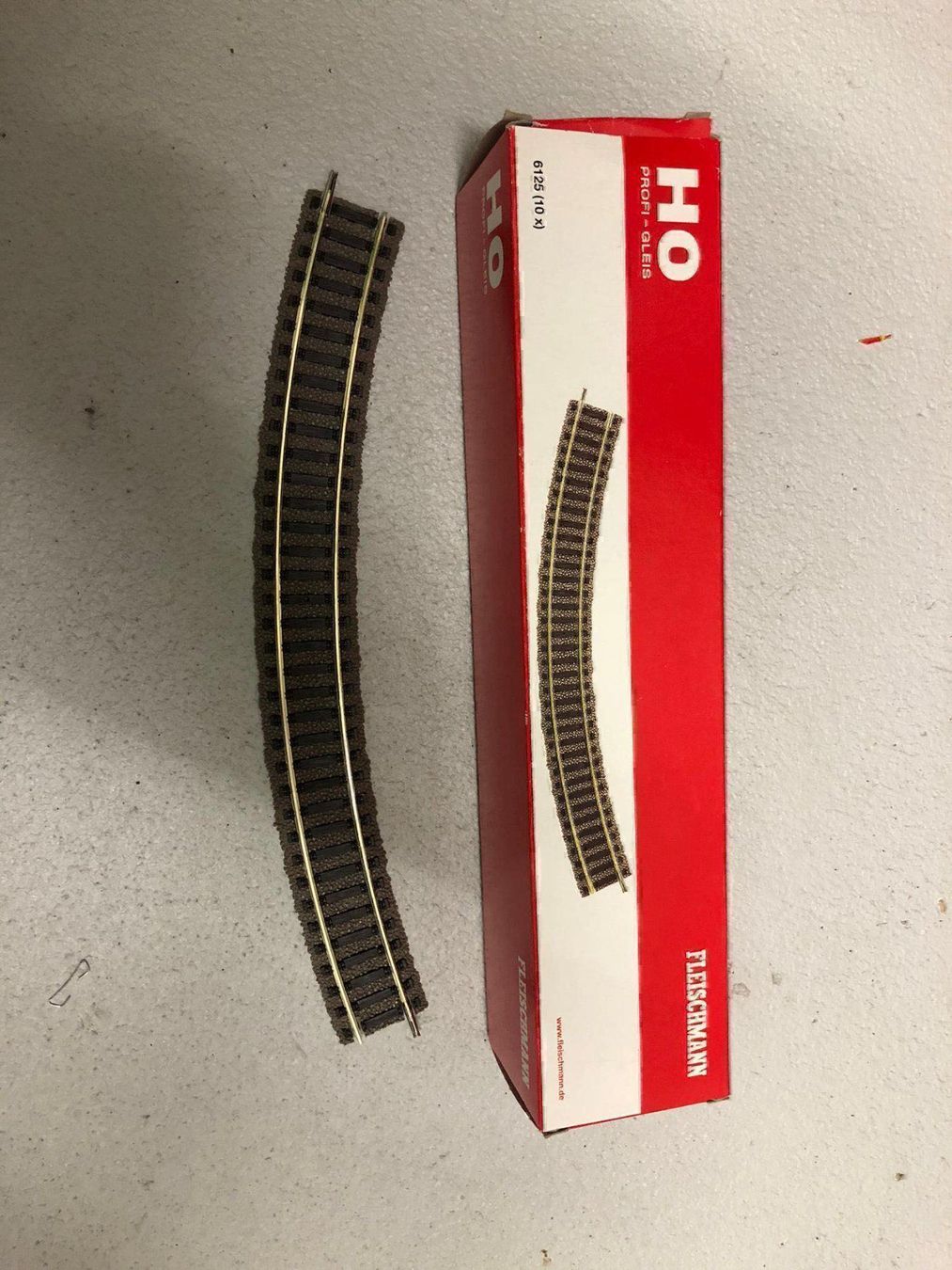 Trains électriques: FLEISCHMANN 6125 gebogenes Gleis 36° – Neuf avec emballage d'origine à Boswil par Blflohmi