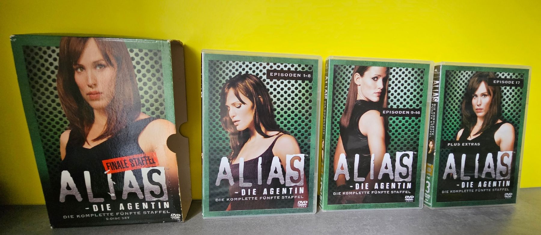 Tutti i DVDs: ALIAS - DIE AGENTIN 5. Staffel mit 5 Discs – Usato da St. Gallen venduto da Patrizia0711 2