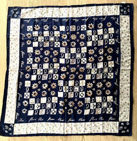 Schönes Vintage-Seidentuch „Fleur Bleu“ –Eleganter Klassiker