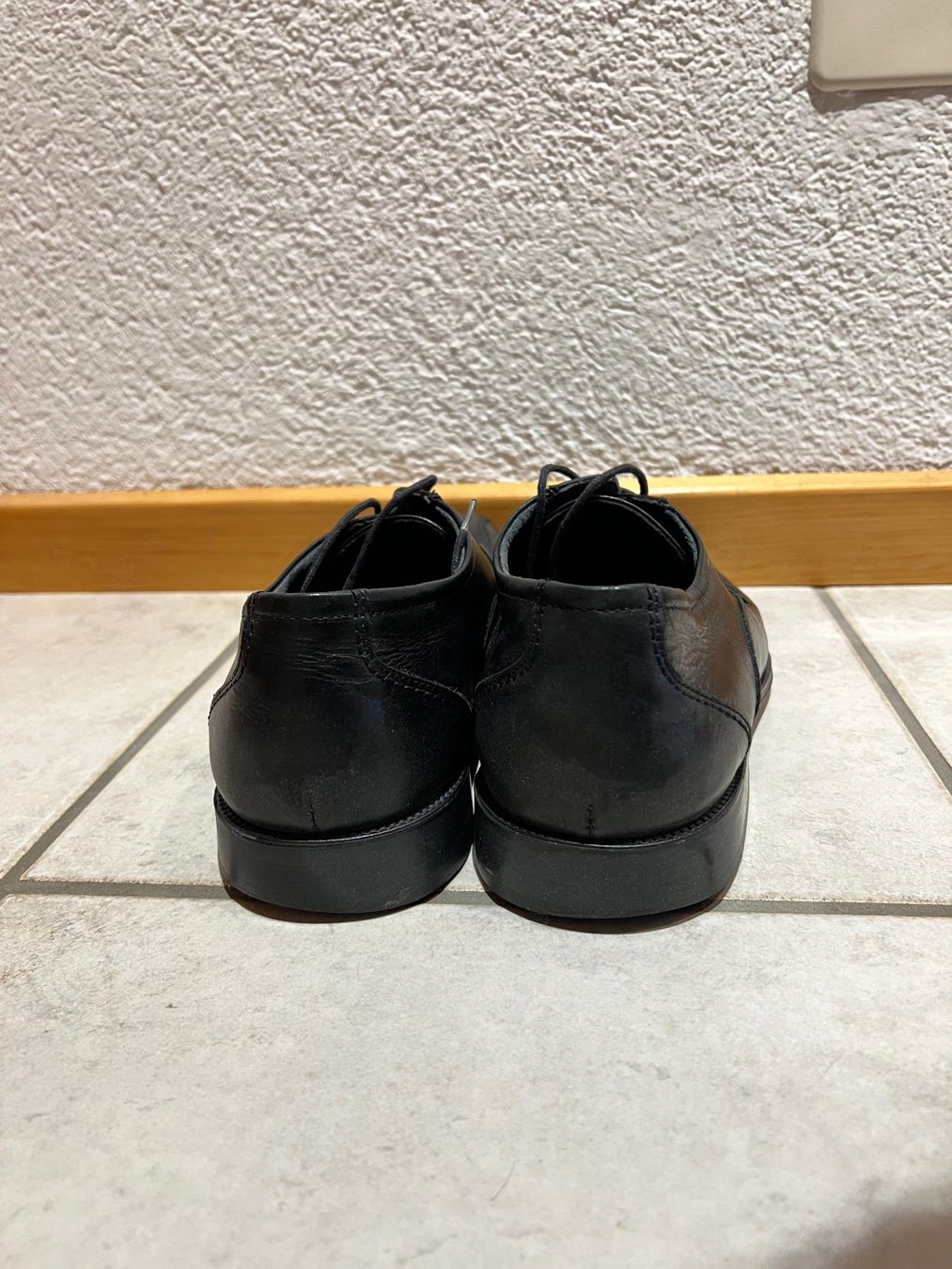 Scarpe da uomo: Schwarze Herren Anzugsschuhe, Gr. 43 - Gratisversand – Usato da Frutigen venduto da lurit 3
