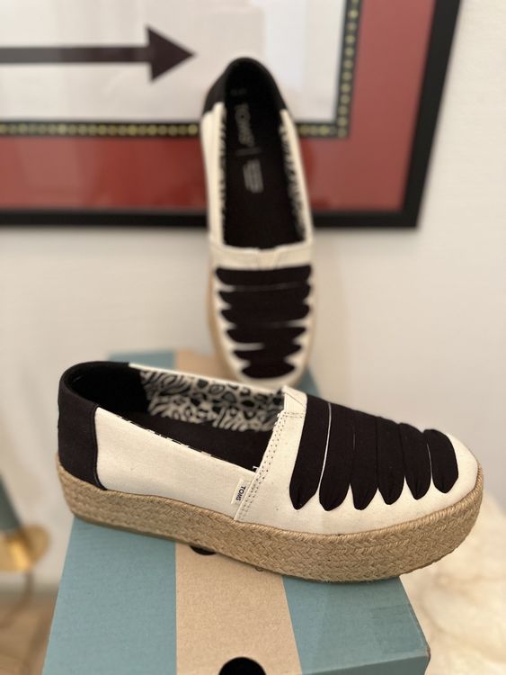 TOMS VALENCIA natural canvas espadrilles, new, size 38 2