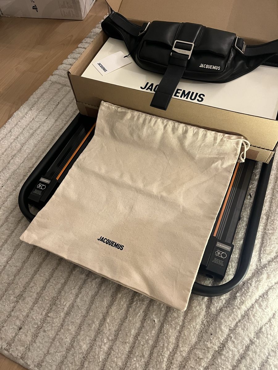Jacquemus Taschen: Jacquemus La Banane Bambinou – Neu (gemäss Beschreibung) aus Brusino Arsizio von gon_7c26 8