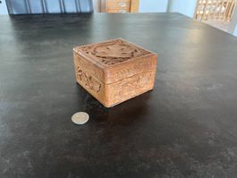 Ancienne Boîte en Bois Sculpté