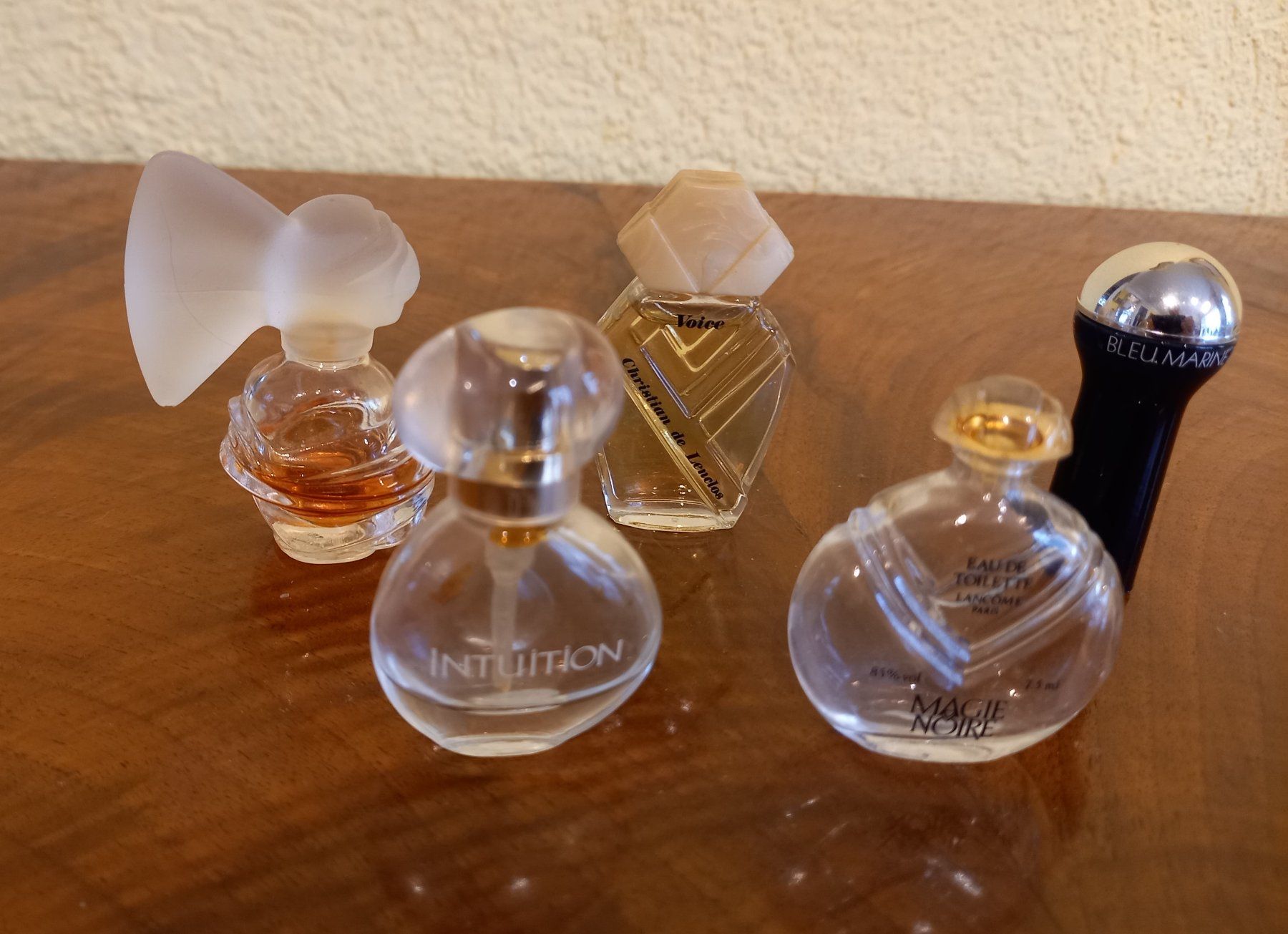 Parfum & Eau de Toilette: 5 flacons de parfum miniature – Gebraucht aus Lausanne von leneko