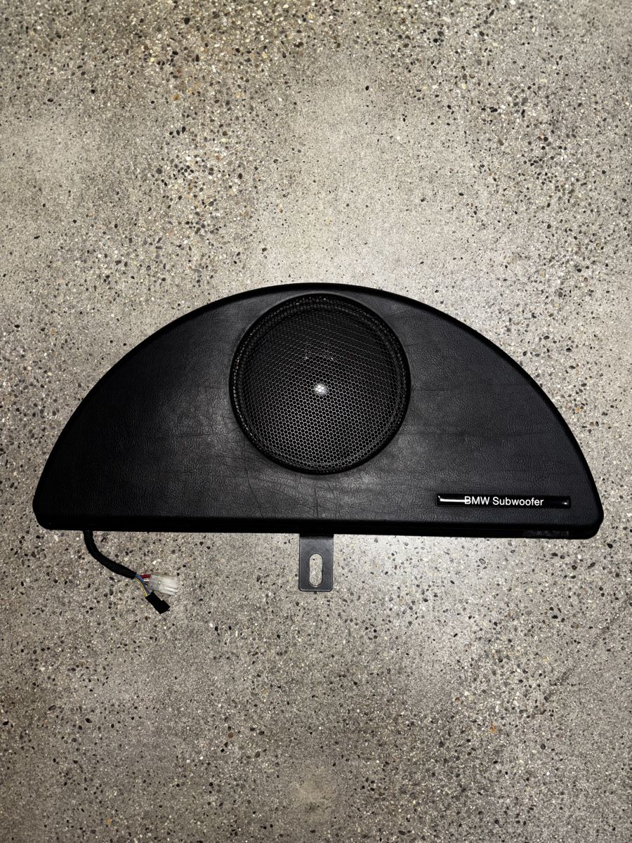 Toutes les pièces auto: Original BMW Subwoofer E46 – Neuf (Voir description) à basel par samiautoparts