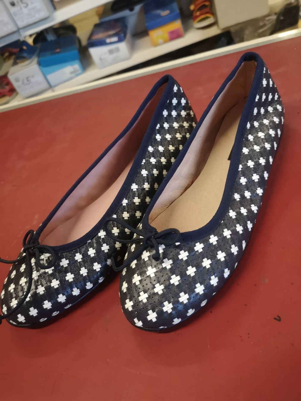 Damenschuhe: Esteve – Neu und originalverpackt aus Möhlin von Highwaytom