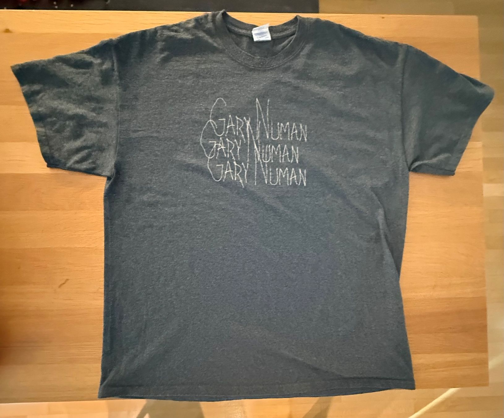 T-shirt: Gary Numan Splinter T-Shirt grau XL – Usato da Basel venduto da Rouge.