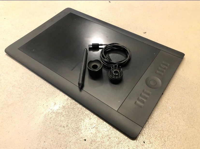 Wacom Intuos 5 Touch M Grafiktablett - Profi Zeichentablett Mit Stift