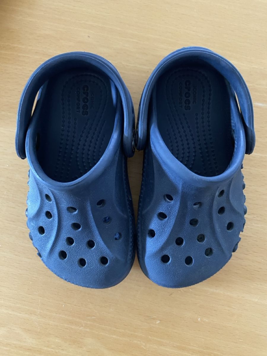 Crocs Scarpe da uomo: Crocs Clogs dunkelblau Grösse C7 gebrauchter Zustand – Usato da Hugelshofen venduto da M.Zollinger