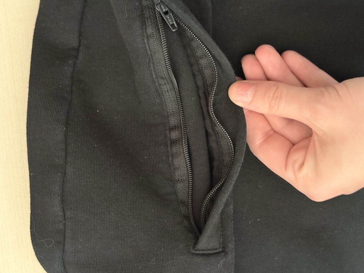 Lacoste Pulls & Sweat-shirts: Schwarzer Lacoste-Hoodie – D'occasion à Neerach par lar_tkp2 1