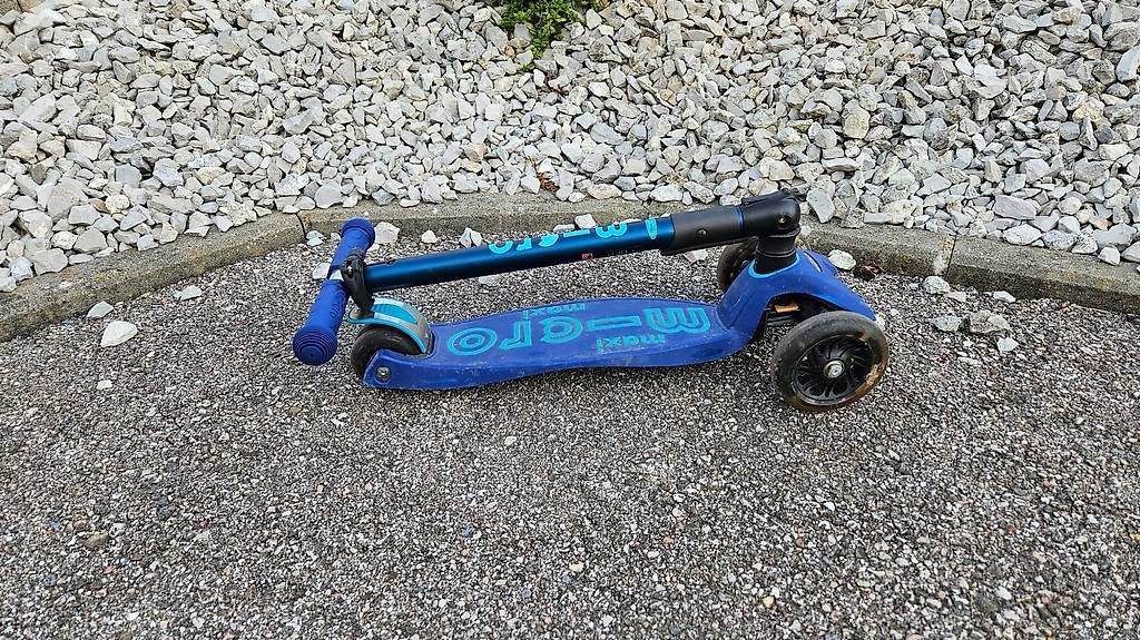 Micro Kickboard: Trottinette Micro Maxi Deluxe Foldable LED parfait état – Usato da Froideville venduto da Sergio80 3