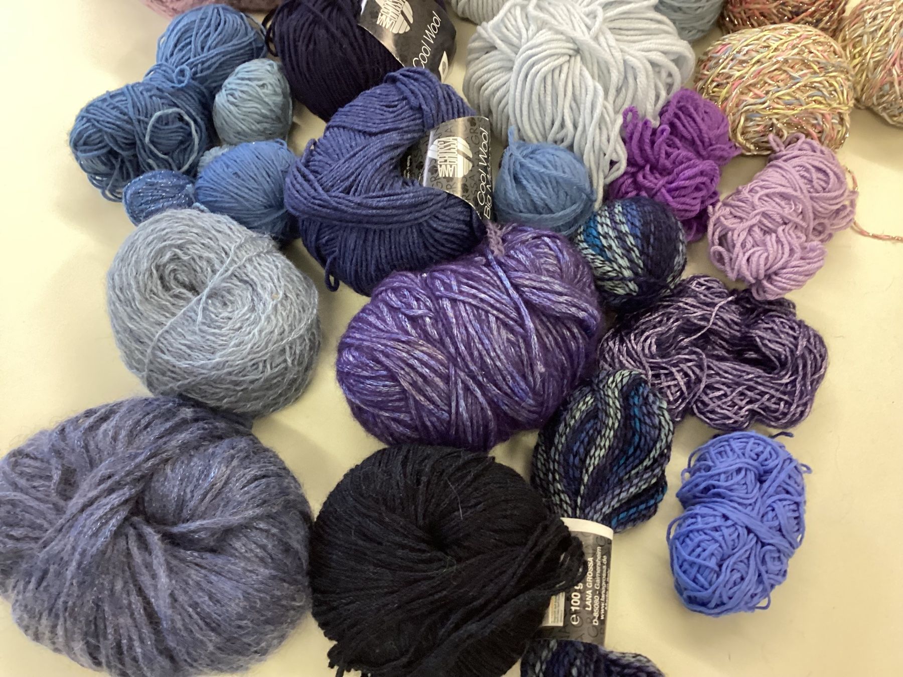 Laine: Wollpaket blau rosa – D'occasion à Zürich par orella79 2