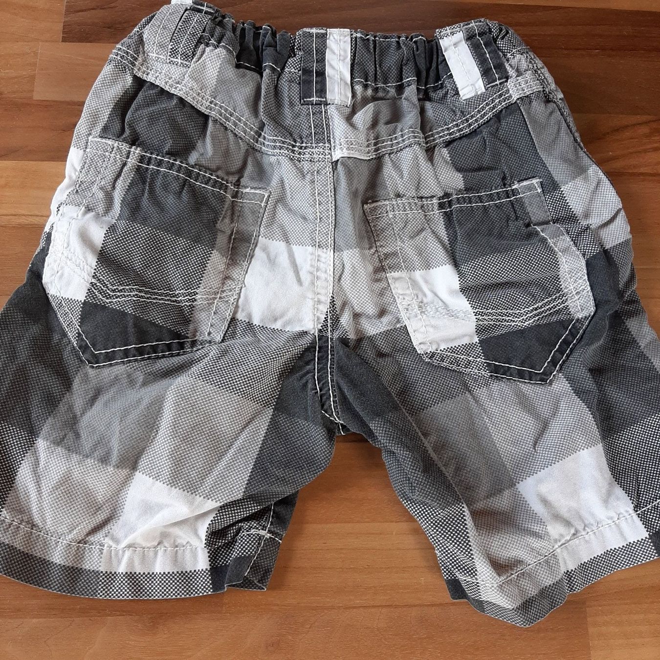 H&M Pantaloni: Shorts von H&M, Grösse 86 – Usato da Niederscherli venduto da 20sydney02 1