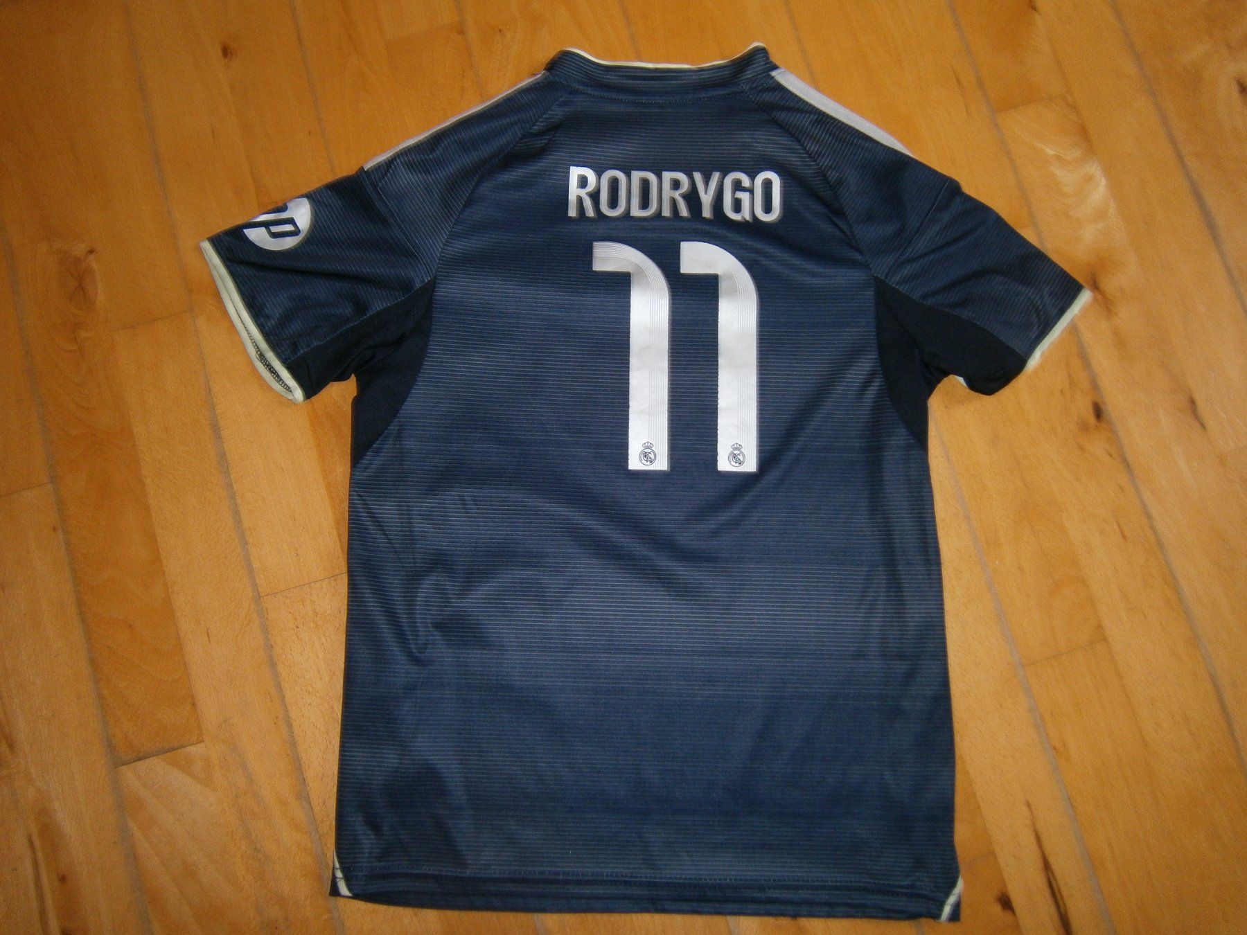 Adidas Scarpe, pantaloni & magliette da ginnastica: Real Madrid Trikot – Usato da Glarus venduto da swimmy 6