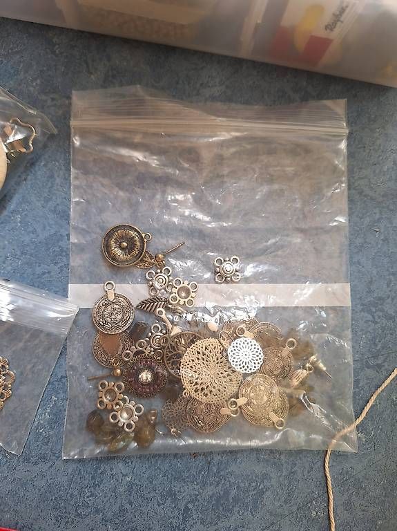 Kit bricolage: Diverse Bastelutensilien – Usato da Erlinsbach SO venduto da roman728 1