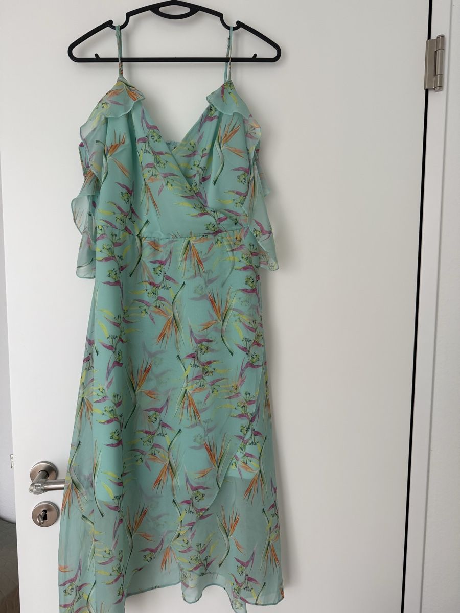 Vestiti: Floral soft green dress – Nuovo (secondo la descrizione) da Binningen venduto da eli_9psr 2