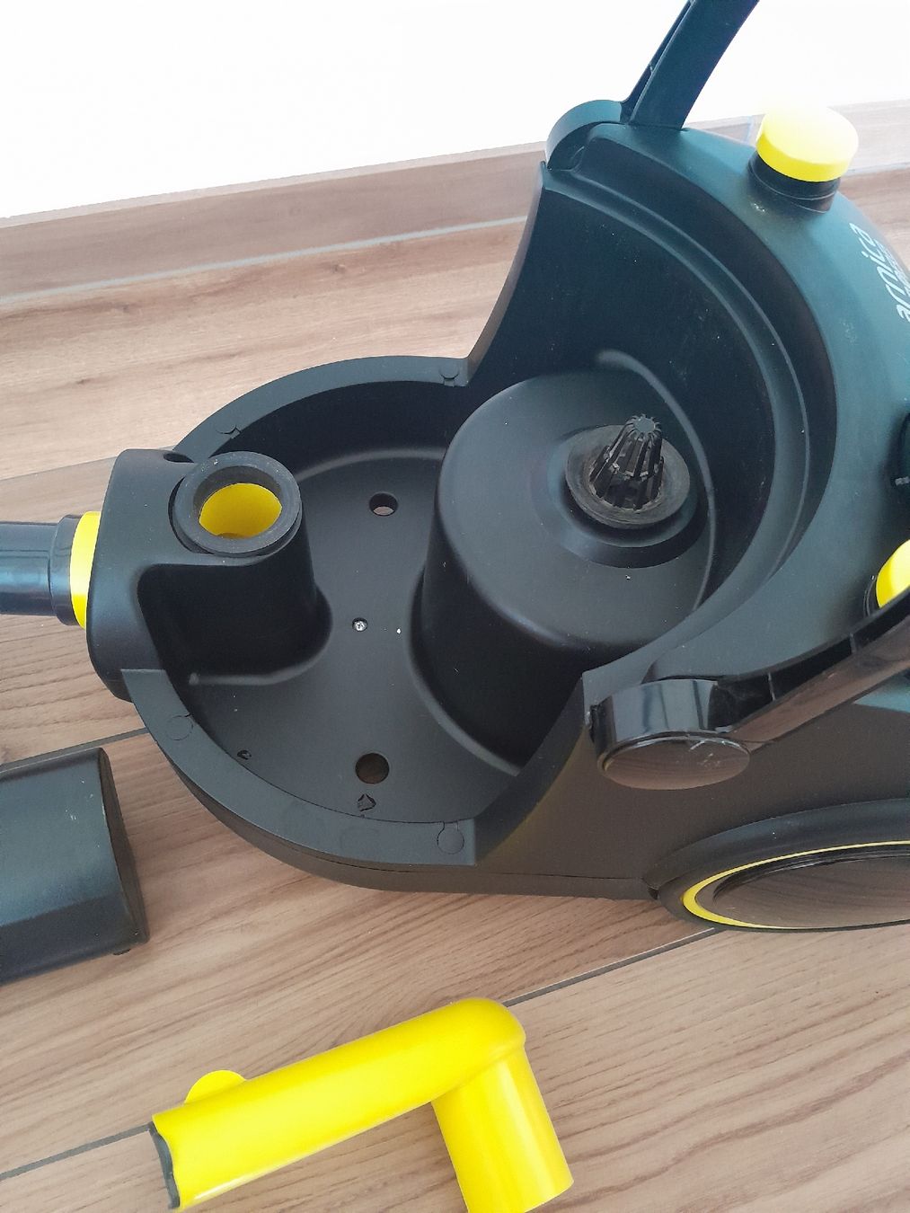 Aspirapolveri & Accessori: Staubsauger Arnica Bora 5000 – Usato da Walde AG venduto da tra_7vrt 3