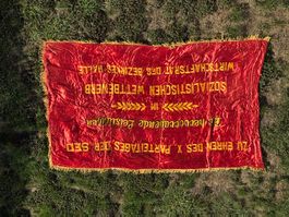 DDR Ehrenbanner: Zu Ehren des X. Parteitags der SED