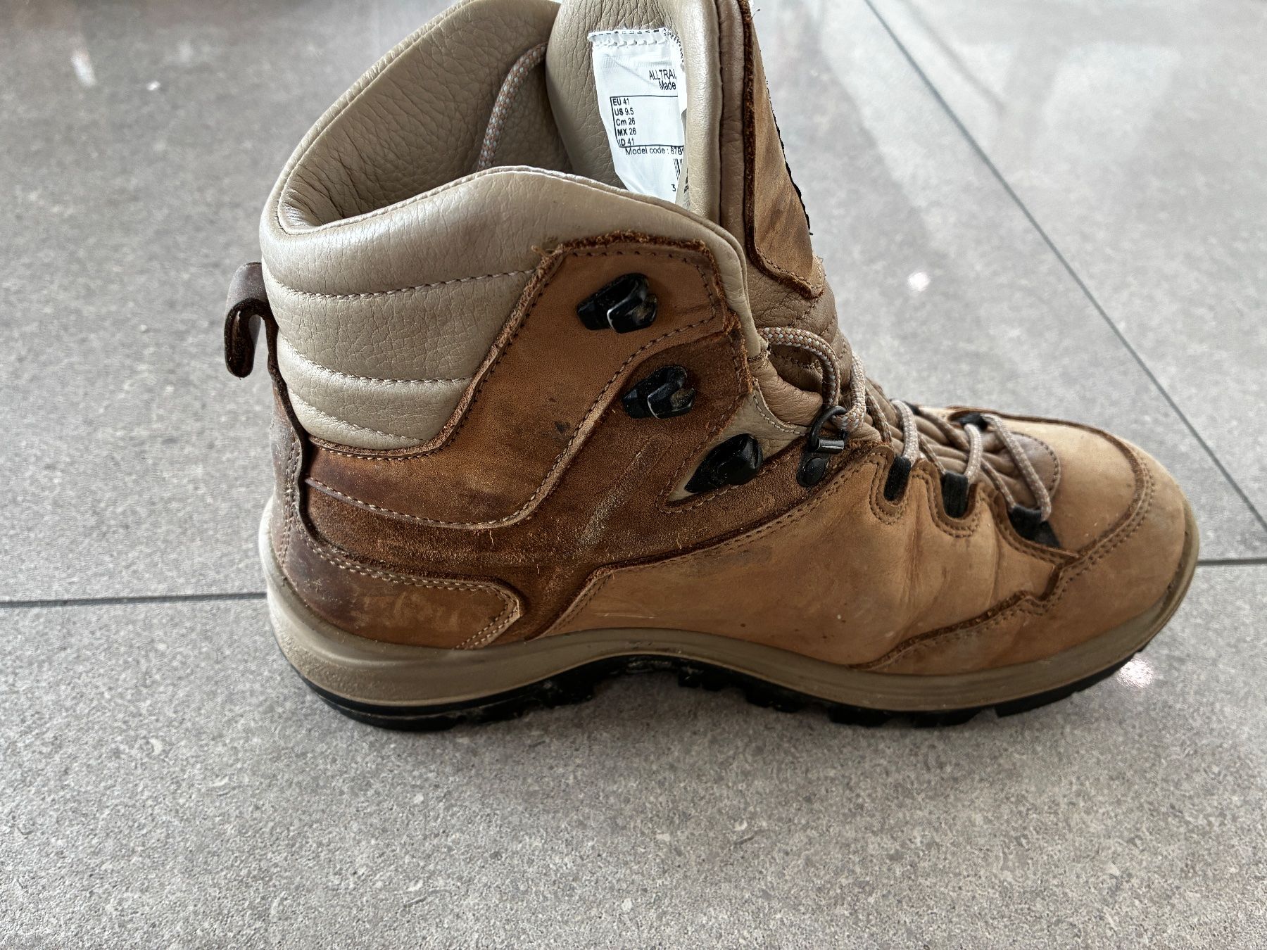 Decathlon Scarpe da uomo: Chaussures randonnée T40-41 – Usato da Corcelles-près-Payerne venduto da CyndelleMaiwen 3